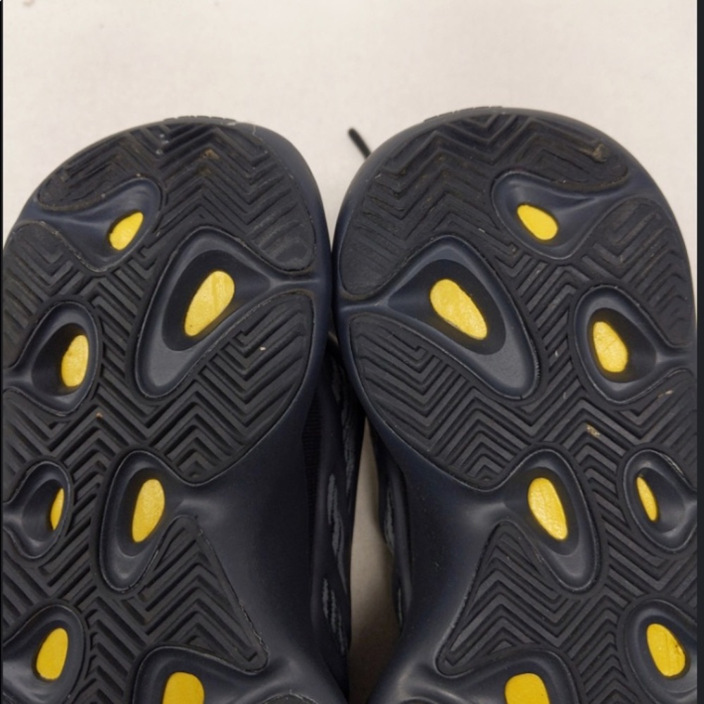 YEEZY 700 size 5